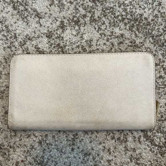 Michael Kors Cream Hamilton Wallet - Picture 3 of 8
